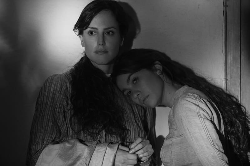 Natalia de Molina y Greta Fernández le dieron vida a las protagonistas de la historia. (Foto: Netflix)