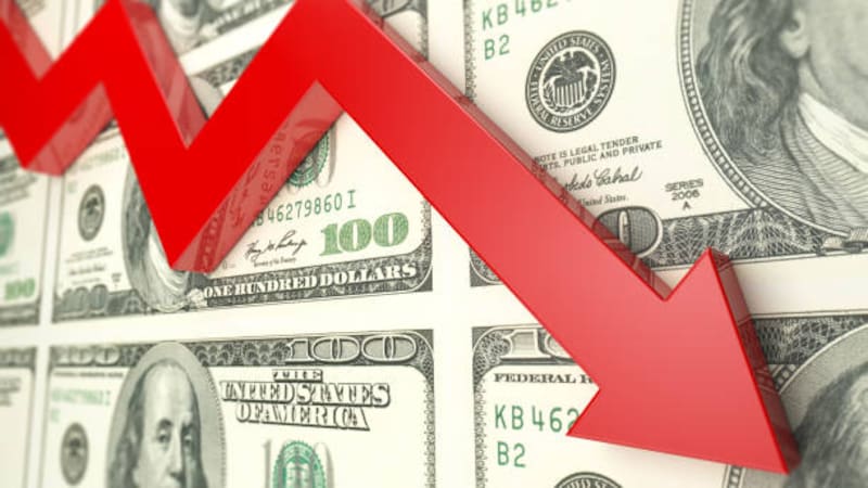 Se despide el dólar: los bancos cobran comisión para comprar, pero puedes evitarlo.