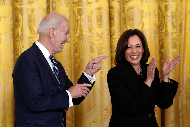 El presidente Joe Biden junto a la vice Kamala Harris. (Foto: Abaca/Bloomberg/Yuri Gripas)
