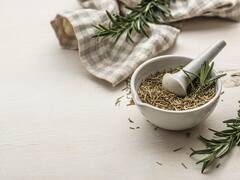 El condimento que está en tu cocina y que no sabías que tenía propiedades medicinales: alivia síntomas de gripe y calma los dolores