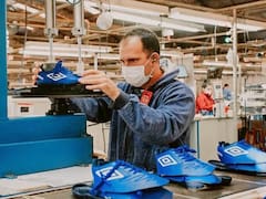 Fabricante de zapatillas Nike, Umbro y Fila para la producción por falta de insumos
