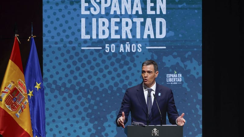 Sánchez pidió valentía para defender la democracia ante el riesgo de que pueda perderse.