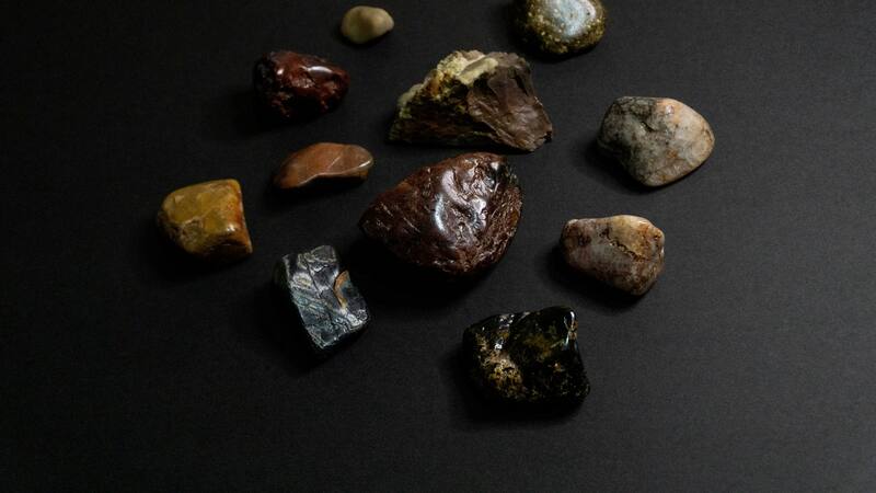 Esta piedra es una herramienta valiosa en el camino hacia la armonía interior.