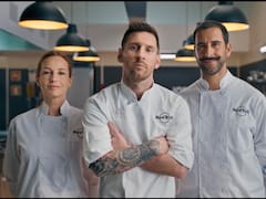 Messi se viste de cocinero para promocionar una famosa marca global