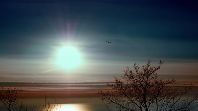 El solsticio sucede dos veces al año, en junio y diciembre. El de invierno (en el hemisferio sur), por lo general . Además, marca el inicio de la "estación seca".