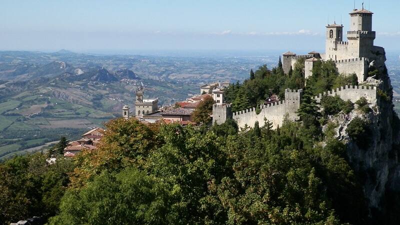 La pequeña nación europea en la que podés ganar 1600 euros, como mínimo, al mes.
