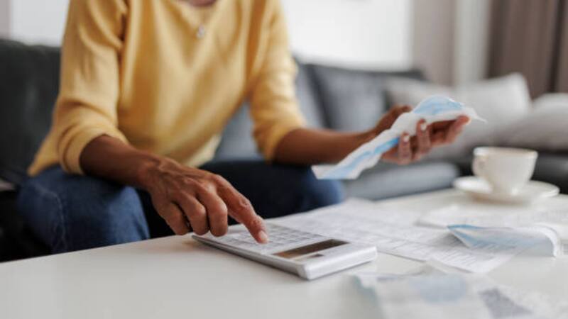 Tensión entre el PSOE y Sumar | Yolanda Díaz cruza al Gobierno por la tributación del SMI: "Falta sentido común".