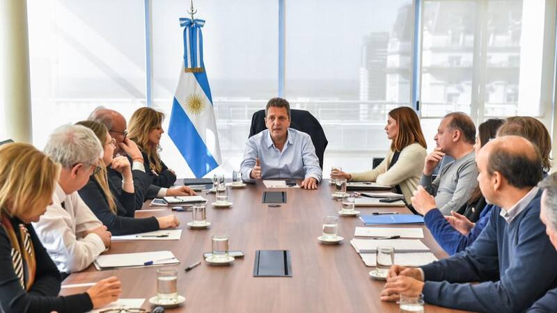 Massa reunió a su gabinete económico en el último día hábil antes de las PASO.