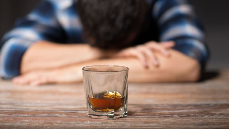 Intoxicación por alcohol: cuáles son los síntomas para detectarlo y cómo se trata.