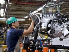 La industria se contrajo 0,3% en enero y cortó así una racha de 14 meses seguidos de crecimiento