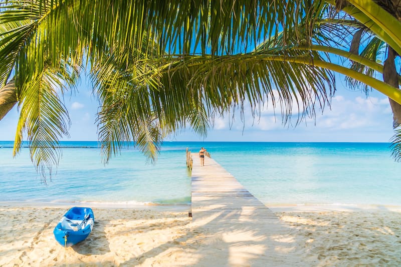 Las aguas de Playa Balandra son increíblemente tranquilas y poco profundas, formando una gran pileta natural. (Foto: Freepik)