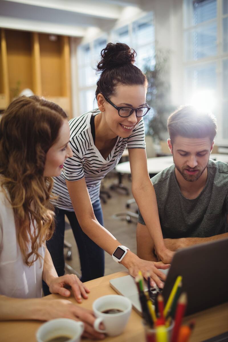 La curiosidad en el medio laborar puede ser generadora de nuevas ideas. (Fuente: Freepik).
