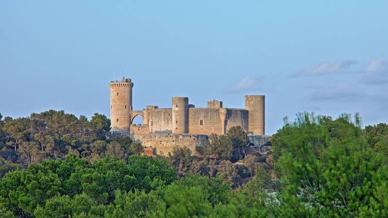 Escapadas: esta fortaleza de estilo gótico ofrece todo tipo de actividades para los visitantes.