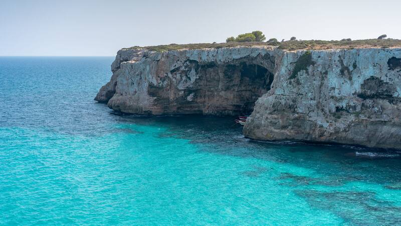 Adiós Corte Inglés: Carrefour Viajes tiene un chollo para ir a Ibiza y Mallorca por 8 días a menos de 300 euros.