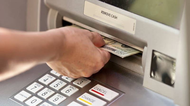 La medida busca reforzar la seguridad y fomentar el uso de canales digitales.