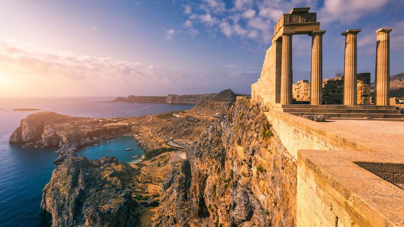 Viajes El Corte Inglés ofrece la posibilidad de viajar en crucero por las islas griegas.