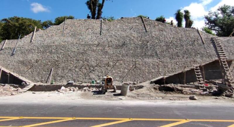 La estructura piramidal forma parte de un complejo sistema de montículos arqueológicos distribuidos por el sitio, lo que sugiere una planificación urbana avanzada. (Foto: INAH)