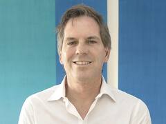 Alec Oxenford: "Va a llevar tiempo que la clase media tenga ingresos para darse el gusto de comprar arte"