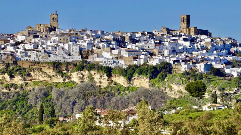 El pueblito español que está al borde de un acantilado con paisaje natural único y casas de cuentos.