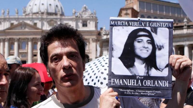 El documental hace un repaso por las teorías que rodearon el misterio de la desaparición de Orlandi.