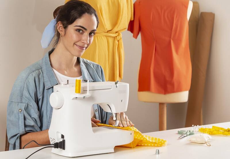 Si aún no lo sabías utilizar, el enhebrador te permitirá acelerar tus tiempos. (Foto: FreePik.es)