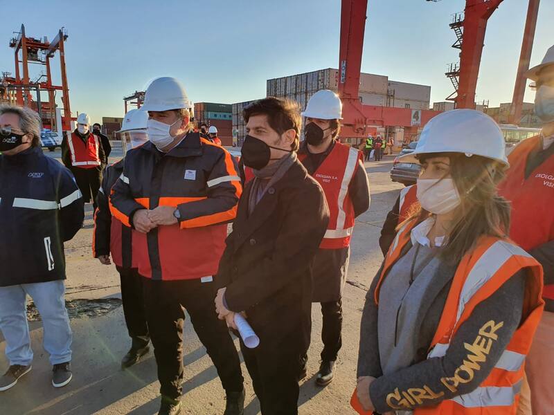 El gobernador Kicillof ve con buenos ojos la descentralización de la carga del Puerto de Buenos Aires hacia los puertos de Dock Sud y La Plata.