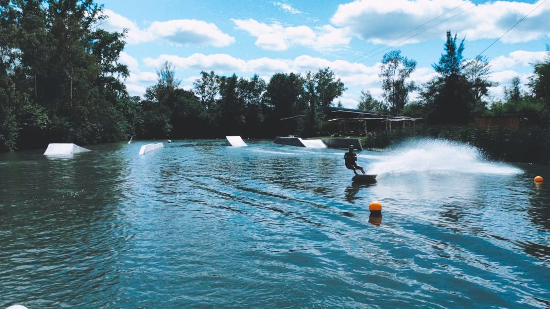 Escapada a solo 40 minutos de Buenos Aires: la playa oculta de agua transparente ideal para pasar el fin de semana largo