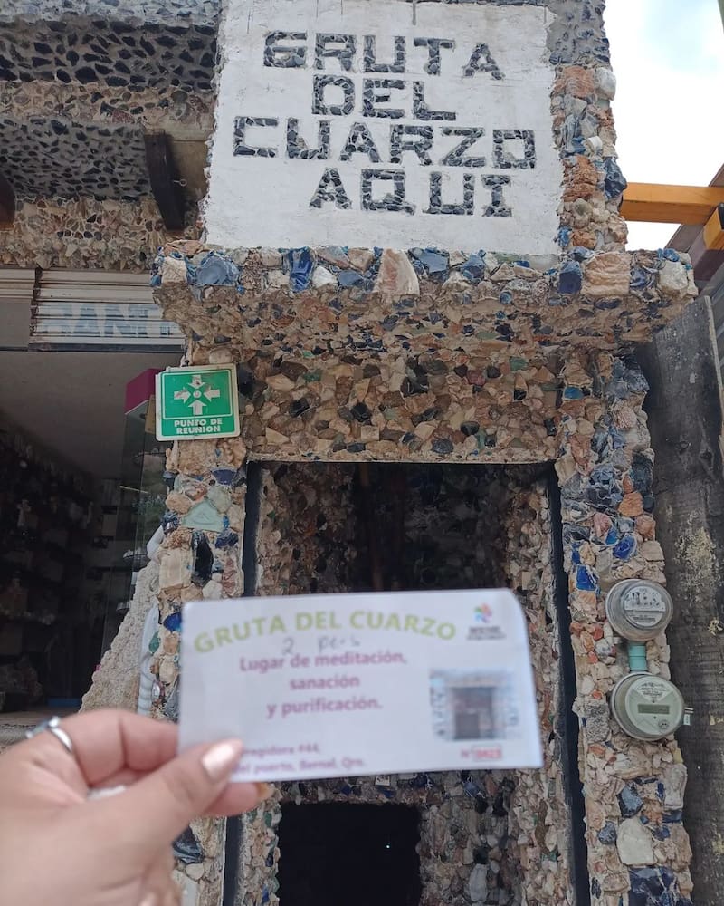 La Gruta del Cuarzo se encuentra en el pueblo de Bernal del Estado de Querétaro y mucha gente acude para meditar y purificar el cuerpo con energías positivas. Foto: Instagram @anvarm24