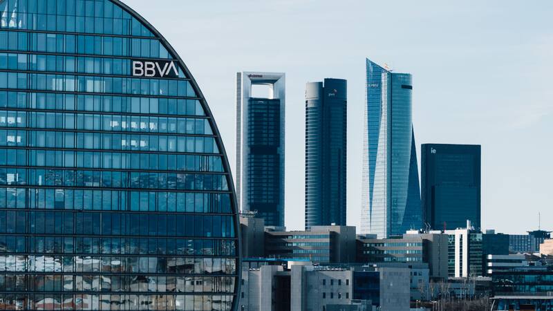 BBVA cae en la bolsa entre la amenaza de nuevos aranceles de Trump y una OPA que encalla