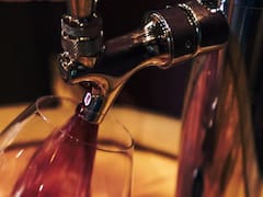 Luego de lanzar latas, las bodegas apuestan al vino tirado