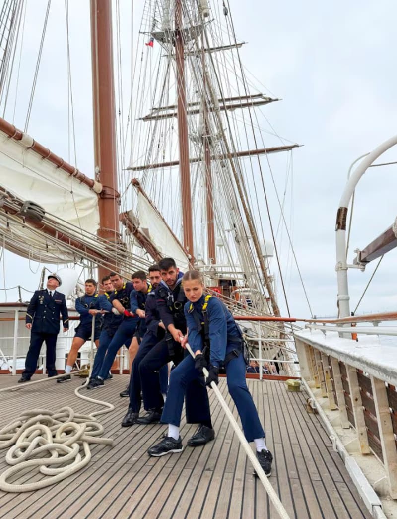 Preocupación en la Casa Real | El Rey Felipe VI frena la evacuación de la princesa Leonor en el Elcano pese a la insistencia de la reina Letizia. Fuente: Archivo