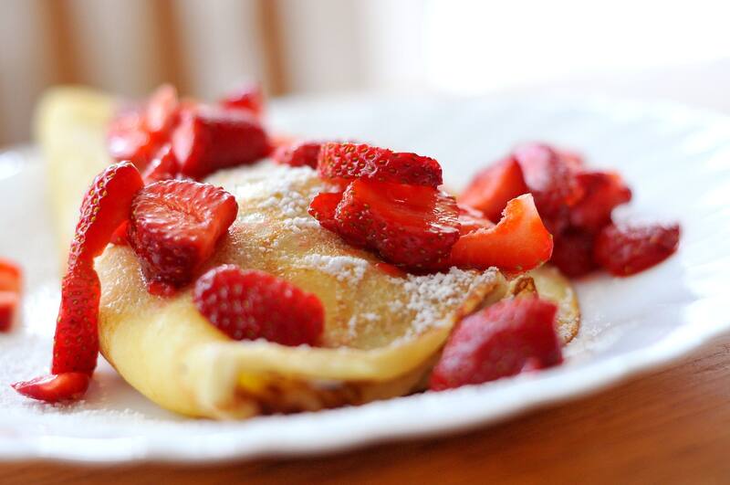 Paso a paso para preparar pancakes de fresas. Fuente: Pixabay.