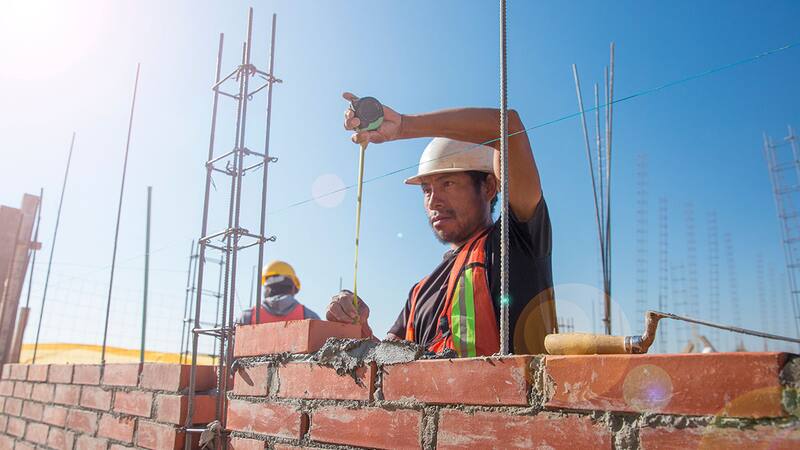 El Presidente le pide a los empresarios que suban los salarios y mejoren las condiciones laborales.