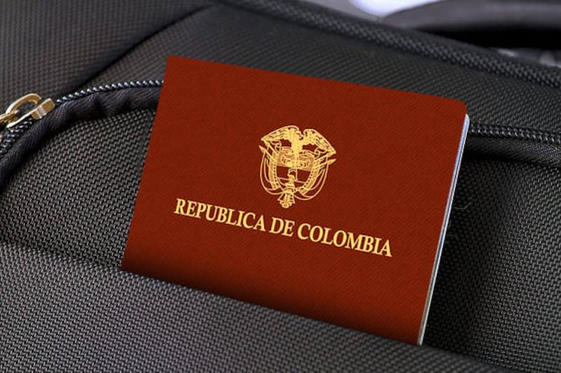 El pasaporte colombiano tarda 24 horas en entregarse desde el momento del trámite.