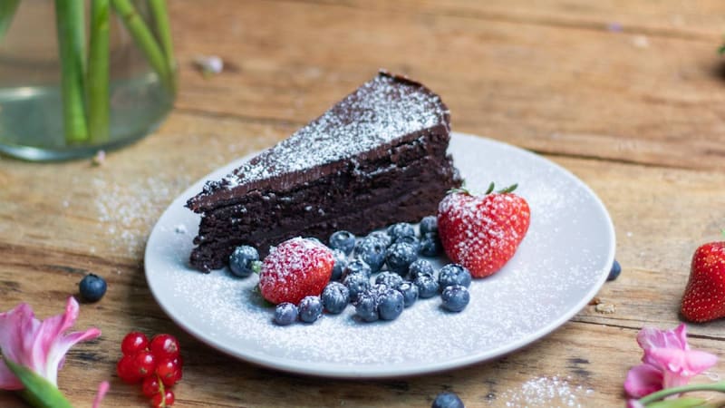 Porción de torta-budín. Fuente: Freepik.
