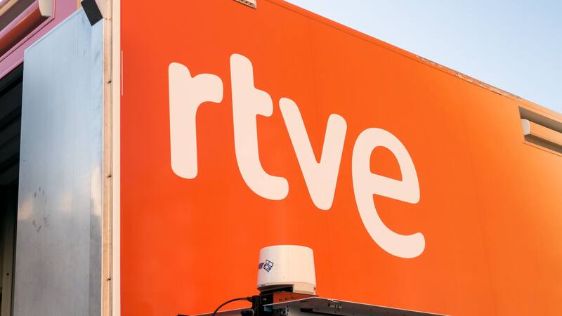 El PP censura la "colonización" de las instituciones del PSOE tras la elección de la nueva presidenta de RTVE.