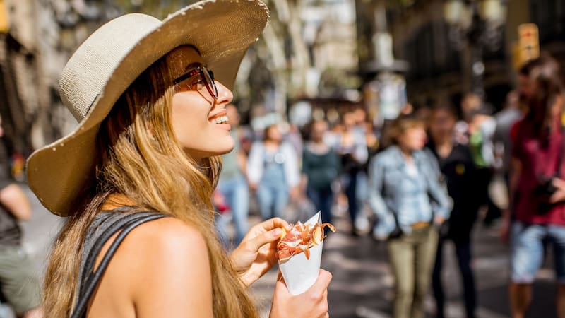 Este bonito pueblo a menos de 1 hora de Salamanca es conocido por ser "el paraíso del jamón ibérico" y tener el mejor vino.