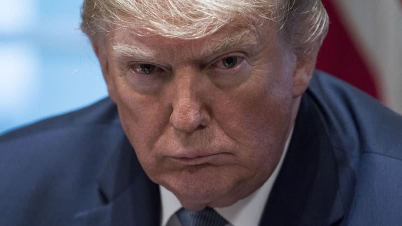 Donald Trump enojado.