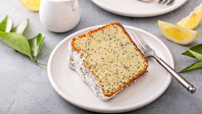Bizcocho de limón con semillas de amapola: la receta de las abuelas que no falla nunca para tenerlo listo en 1 hora.