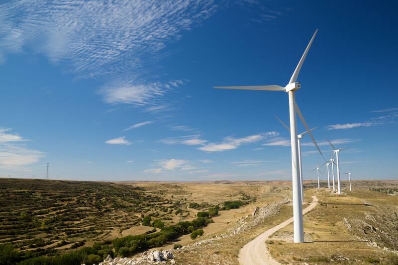 Una de las maneras de bajar la huella de carbono es generar energía a partir de fuentes sustentables.