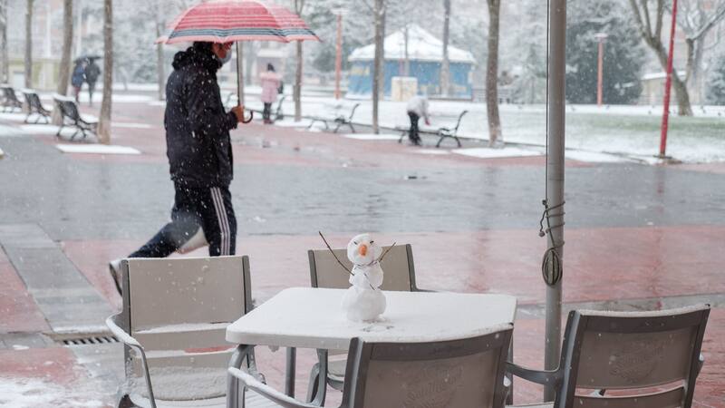 Una fuerte tormenta de nieve se aproxima y afectará a varias provincias: cuáles son las zonas en alerta roja por el temporal de frío ártico.