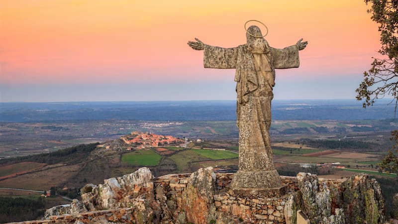 Vista del mirador de la Serra da Marofa, con el pueblo de Castelo Rodrigo en segundo plano.