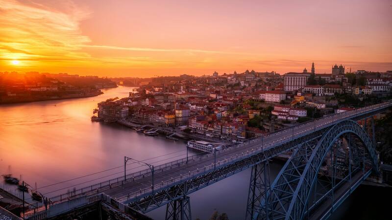 Portugal se destaca como el destino principal para jubilados debido a sus ventajas concretas, como la estabilidad económica y la calidad de vida (Fuente: Unsplash)