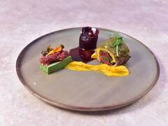 La Bahía de El Calafate : el restaurante premiado por su plato a base de carne de guanaco