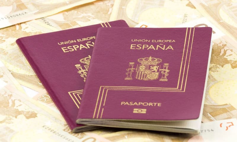 Trámite de la ciudadanía española en México. Fuente: Shutterstock