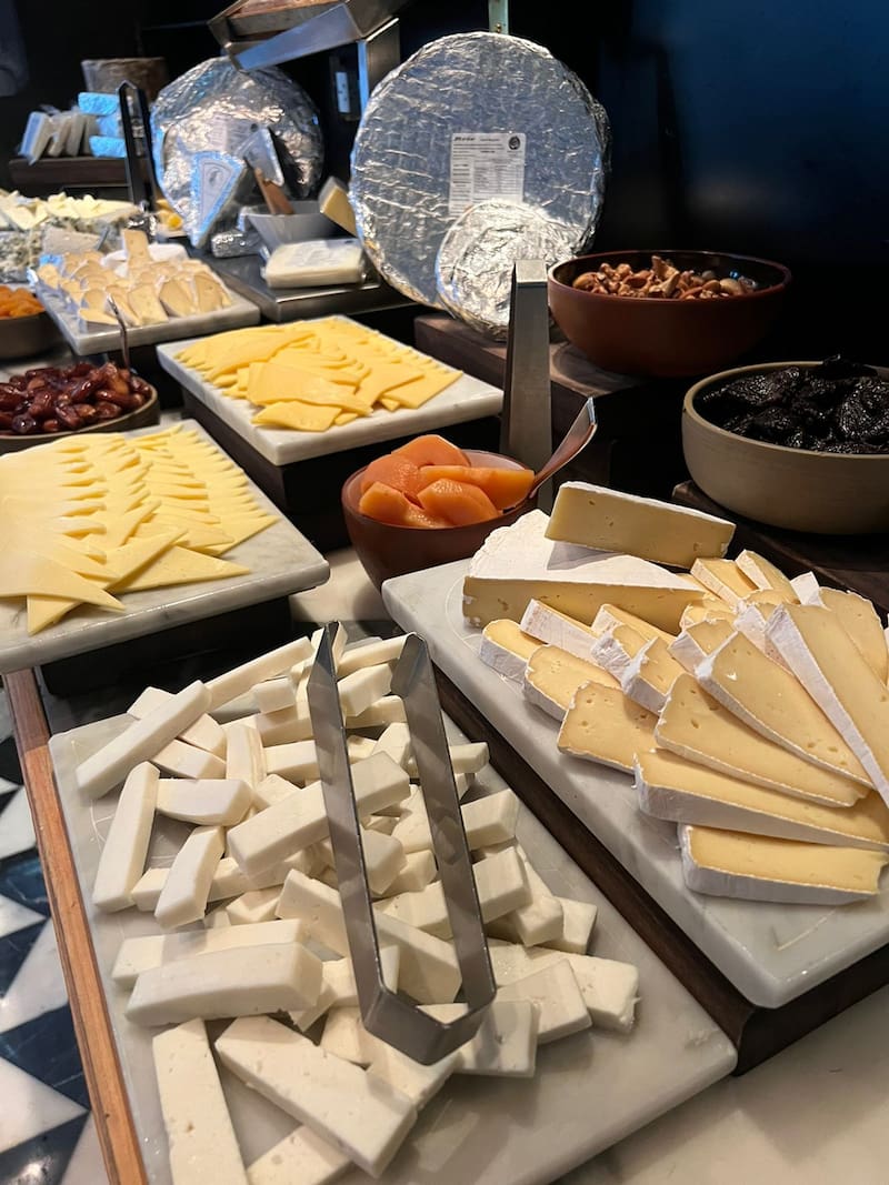 La charcuterie de Elena, con quesos de productores locales