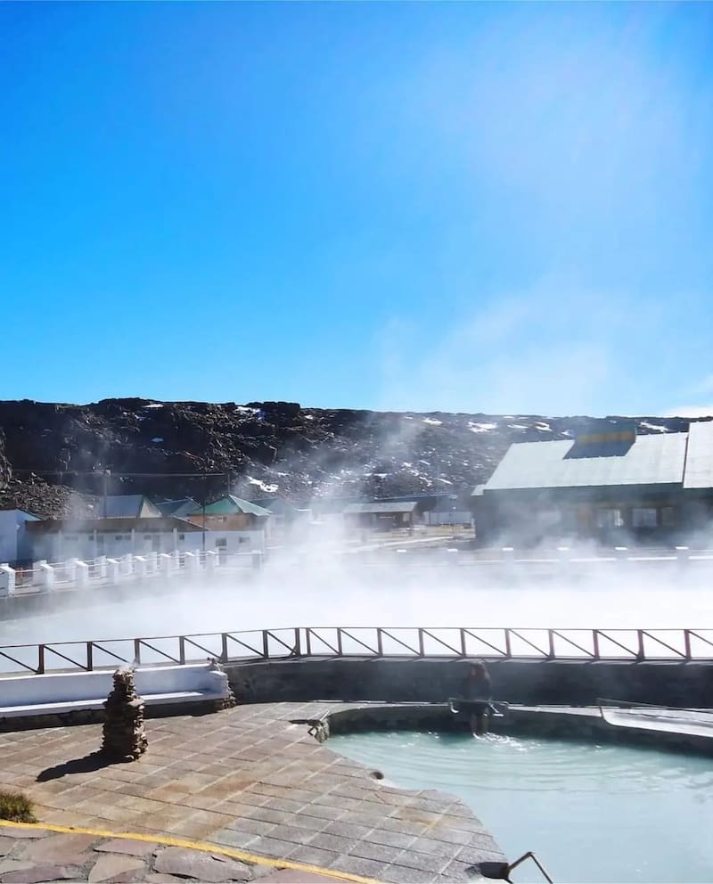 Podés disfrutar de este complejo termal neuquino todo el año (Fuente: @termasdecopahue / Instagram)