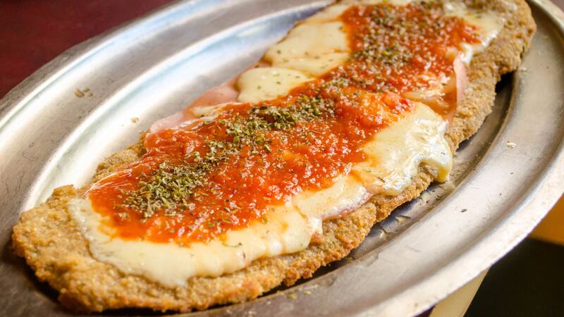 Se calcula que en la Argentina se consumen unos 300 millones de kilos de milanesa por año.