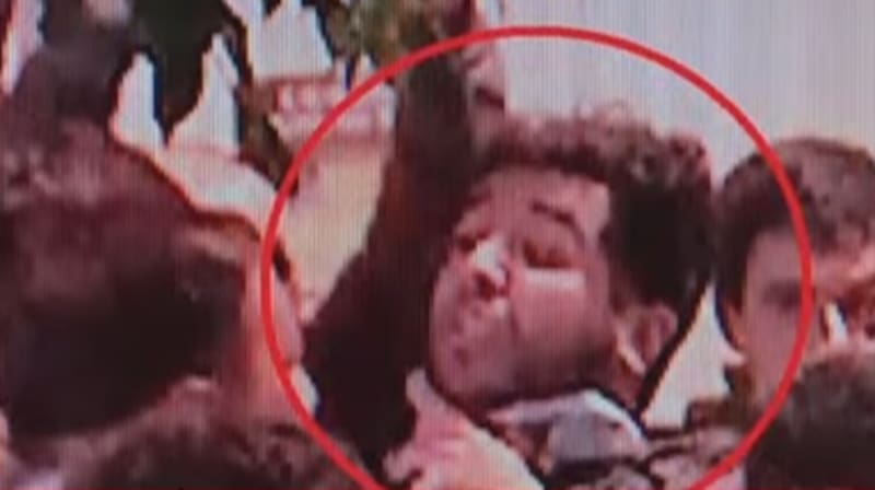 La captura de una de las grabaciones en las que se visualiza a Fernando Andrés Sabag Montiel en el momento del forcejeo posterior al intento de magnicio hacia Cristina Kirchner. (Fuente: LN+)