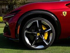 Ferrari desafía las leyes de la física: récord de velocidad sobre un portaaviones de la Armada italiana